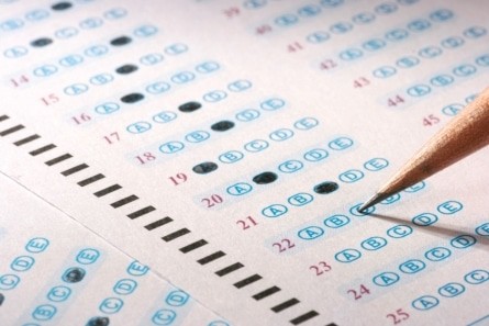 Identification of formal mistakes and cueing by automatic review algorithms
